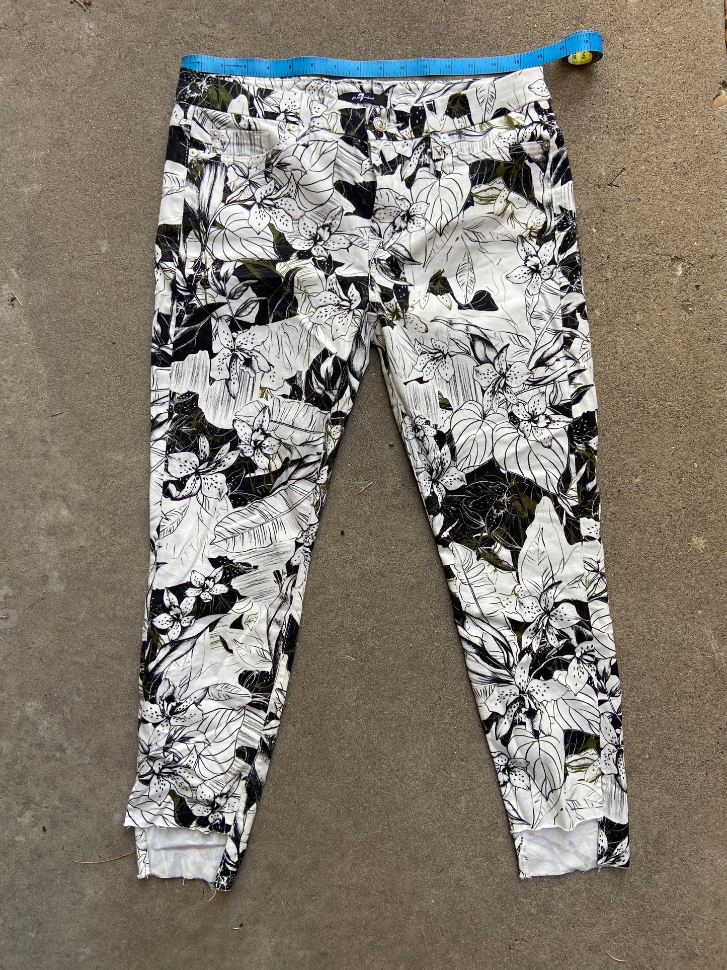 #201 -size 9 - 10 ? 7 FOR ALL MANKIND JEANS