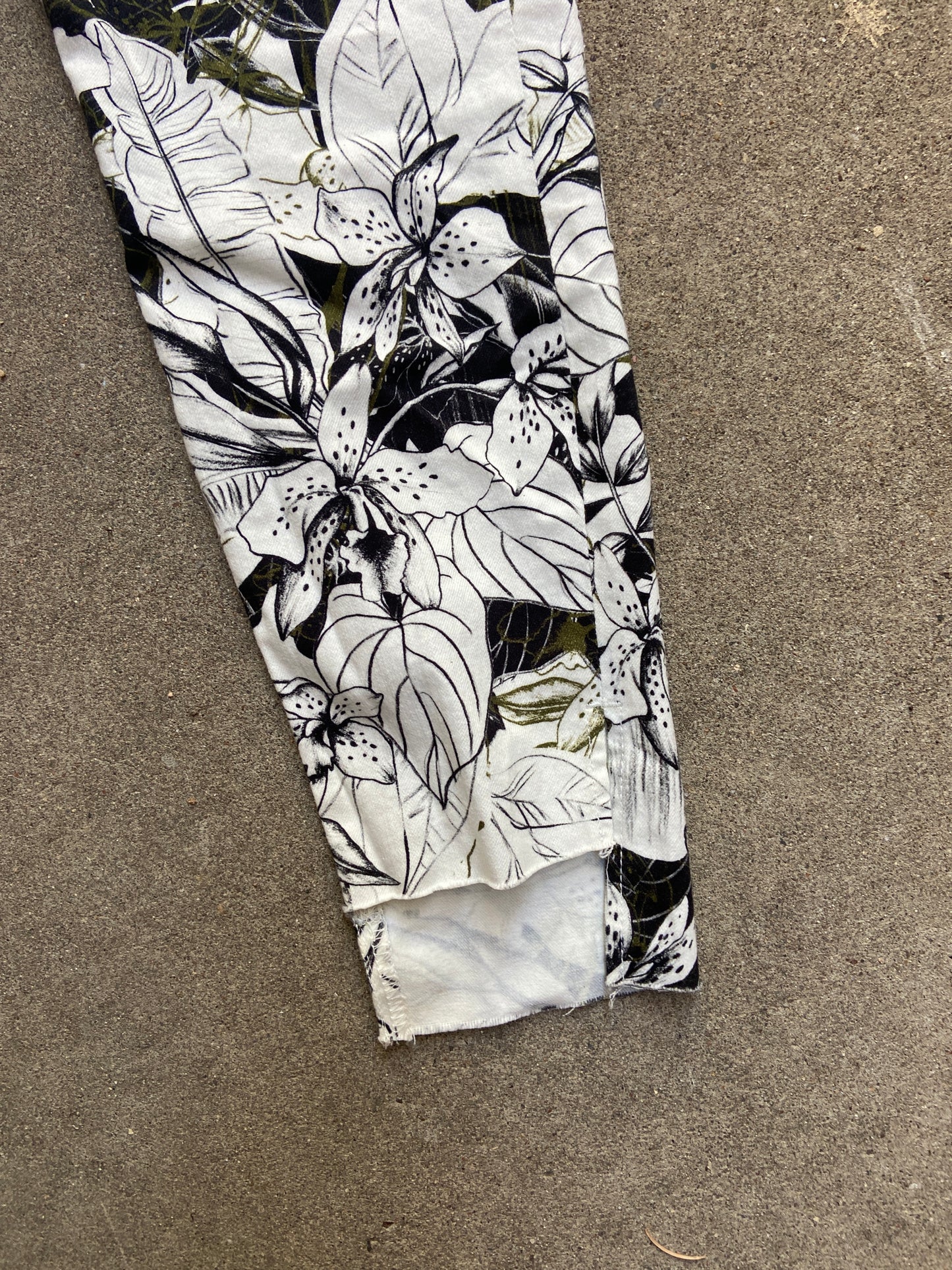 #201 -size 9 - 10 ? 7 FOR ALL MANKIND JEANS